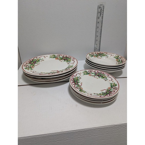 Century China‎ CEN20  Christmas 4 Dinner Plates, 4 Salad Plates And  4 Bowls - Picture 1 of 16